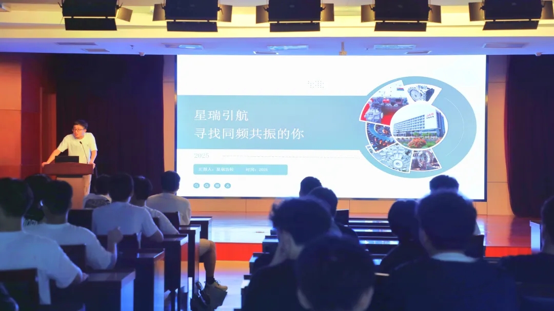 图片包含 架子, 桌子, 电脑, 房间描述已自动生成