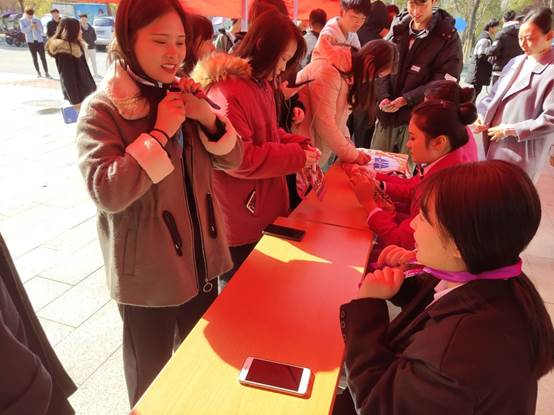 说明: C:\Users\Administrator\Desktop\礼仪技巧面对面\礼仪技巧面对面\QQ图片20191129171745.jpg